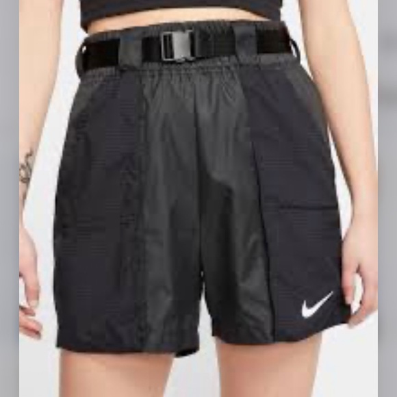 2 Nike shorts size XL - Picture 2 of 10